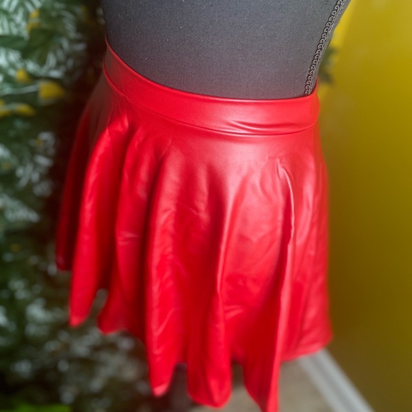 Red skater skirt - Picture 2 of 2